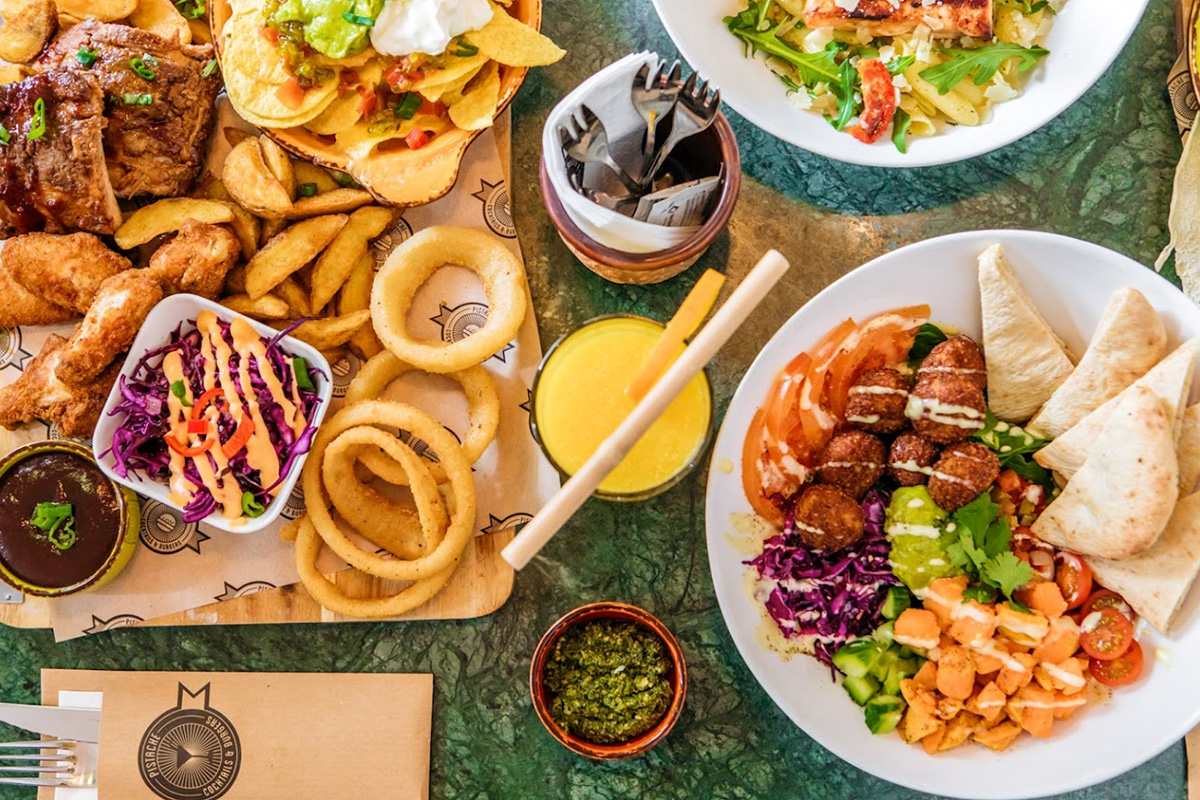 Hamburger of Boneless Ribs + friet bij Pistache Streetfood Bar