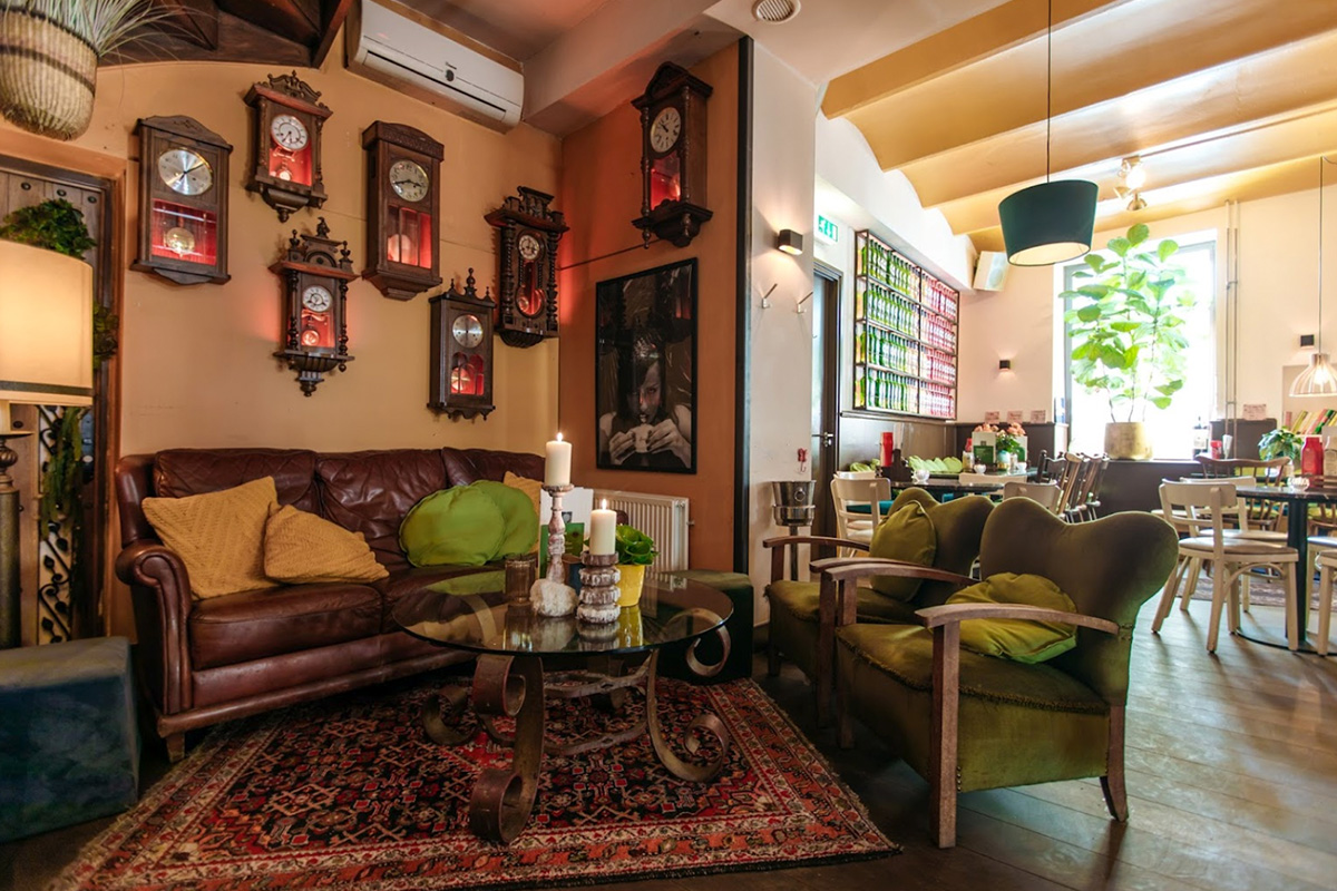 Hamburger of Boneless Ribs + friet bij Pistache Streetfood Bar