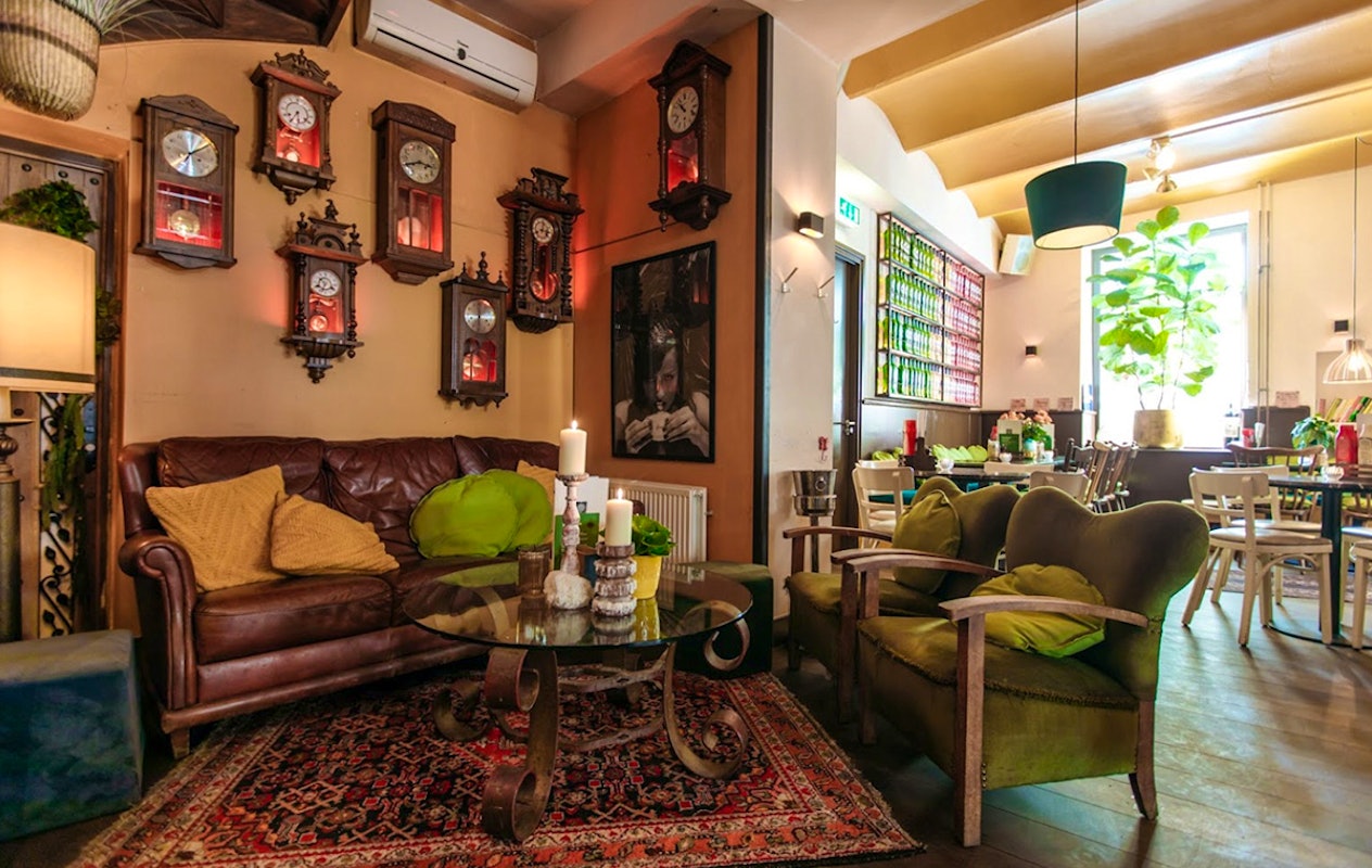 Hamburger of Boneless Ribs + friet bij Pistache Streetfood Bar