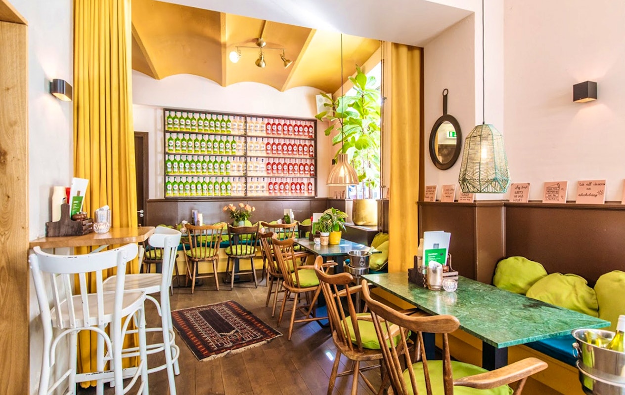 Hamburger of Boneless Ribs + friet bij Pistache Streetfood Bar