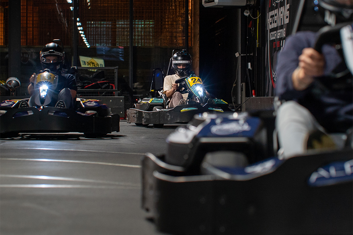 1 of 2 heats karten bij Hezemans Indoor Karting