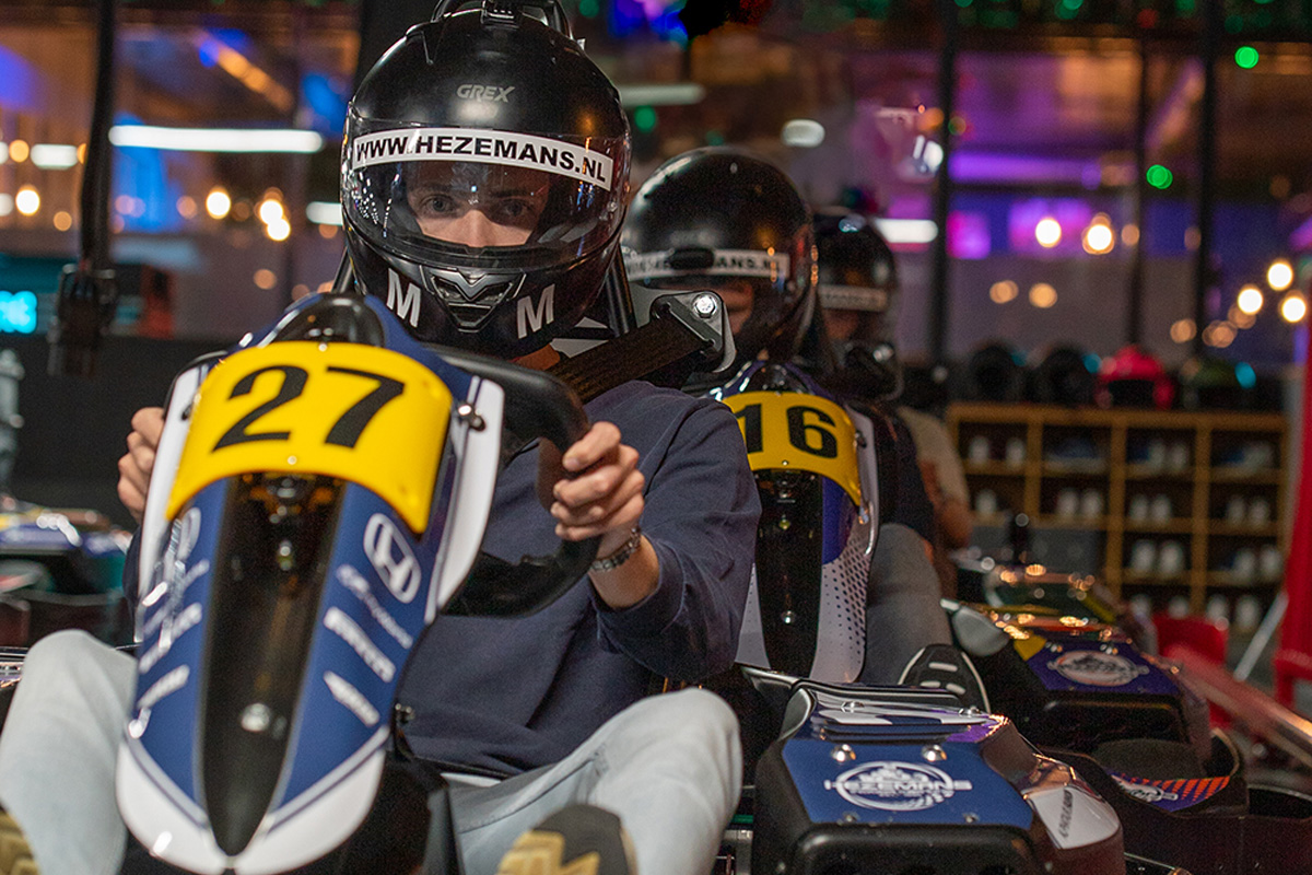 1 of 2 heats karten bij Hezemans Indoor Karting