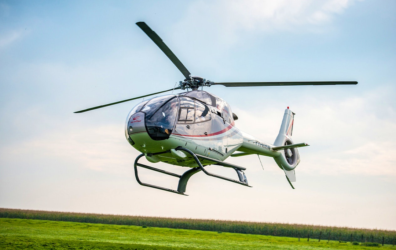 Helikoptervlucht boven Nederland of België