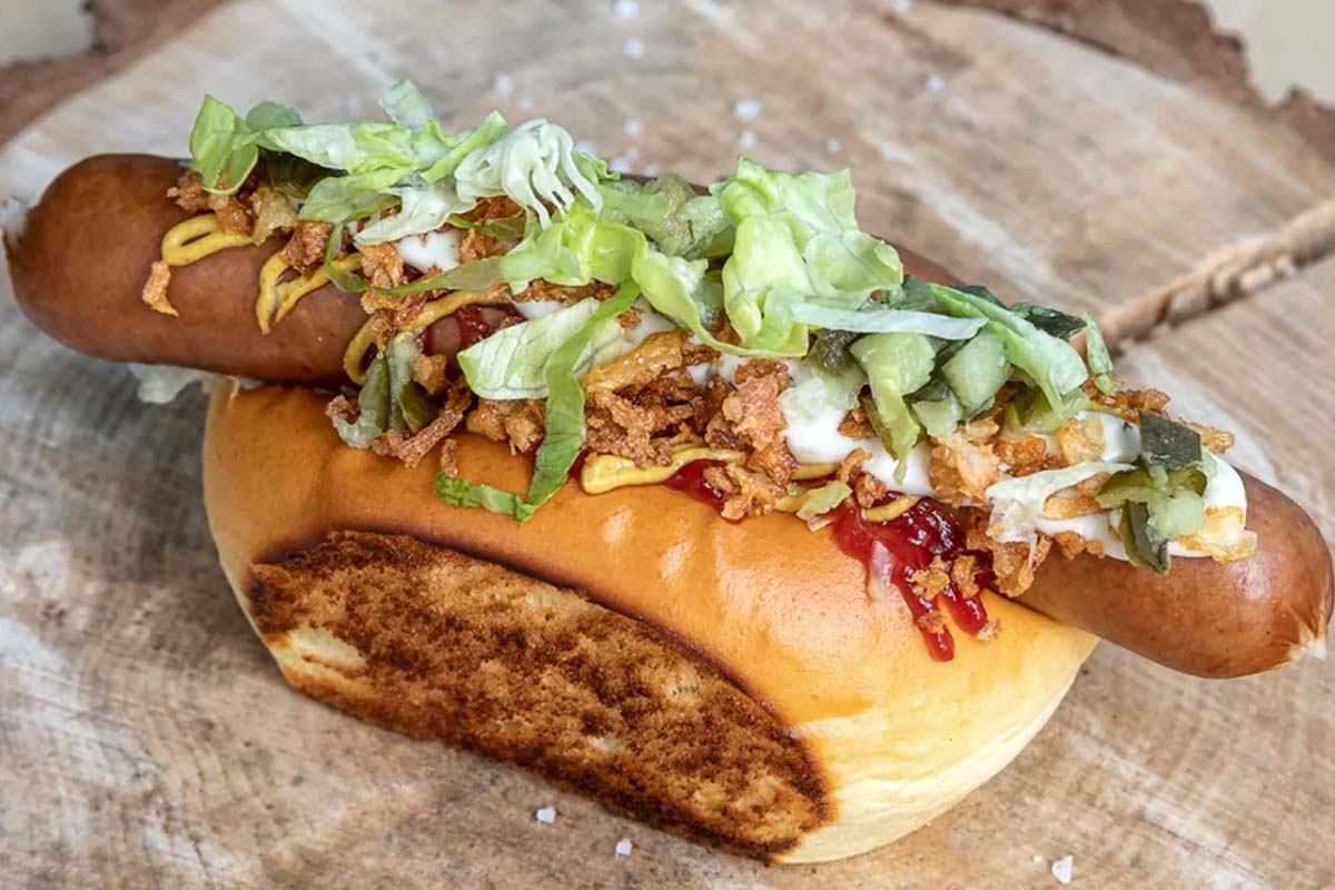 Hotdog of burger menu + friet + milkshake of warme drank bij BØRGØR 