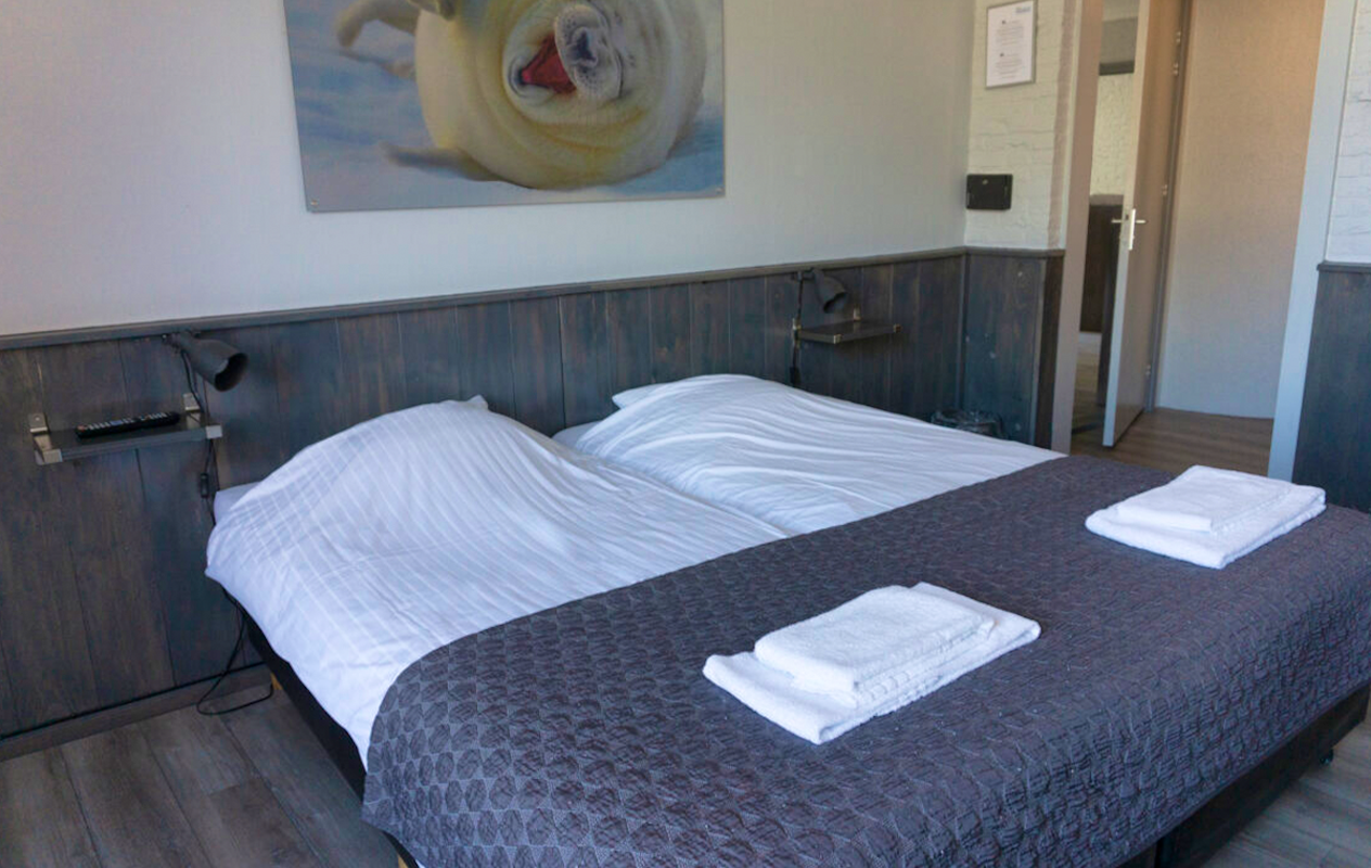 Overnachting + ontbijt bij Hotel Waddengenot (2 personen)