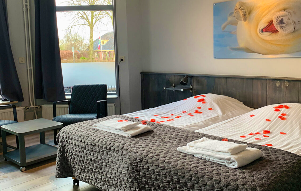 Overnachting + ontbijt bij Hotel Waddengenot (2 personen)