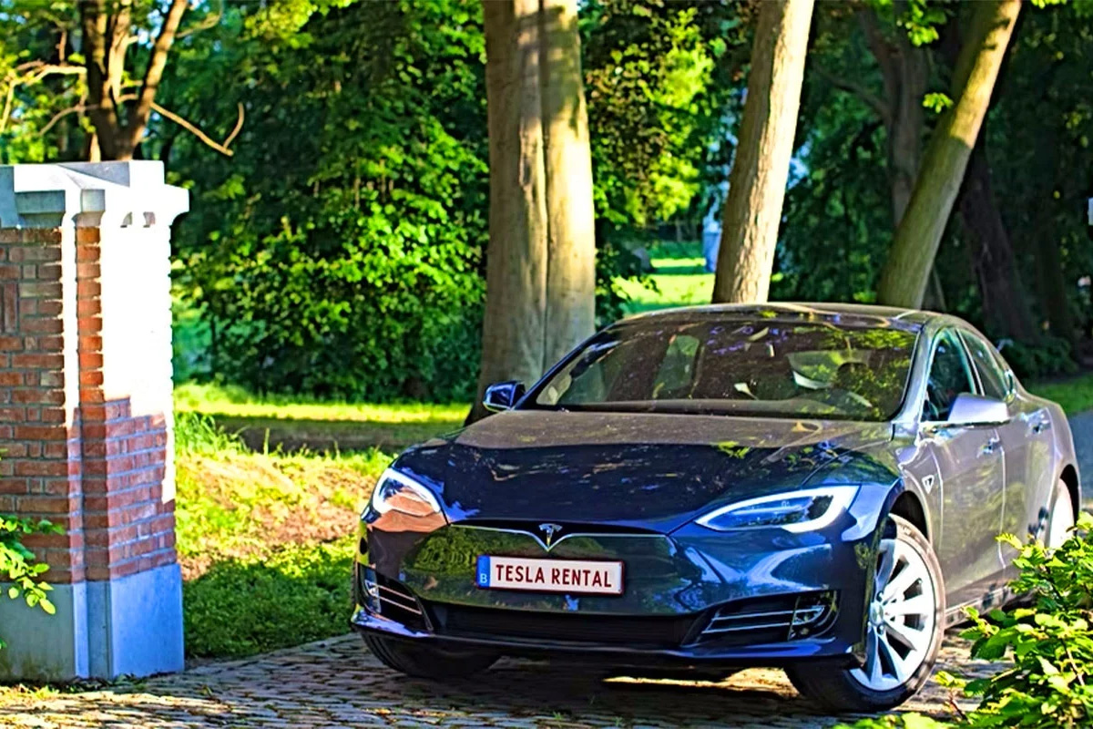 Huur 1 dag een Tesla S75 via Tesla Rental