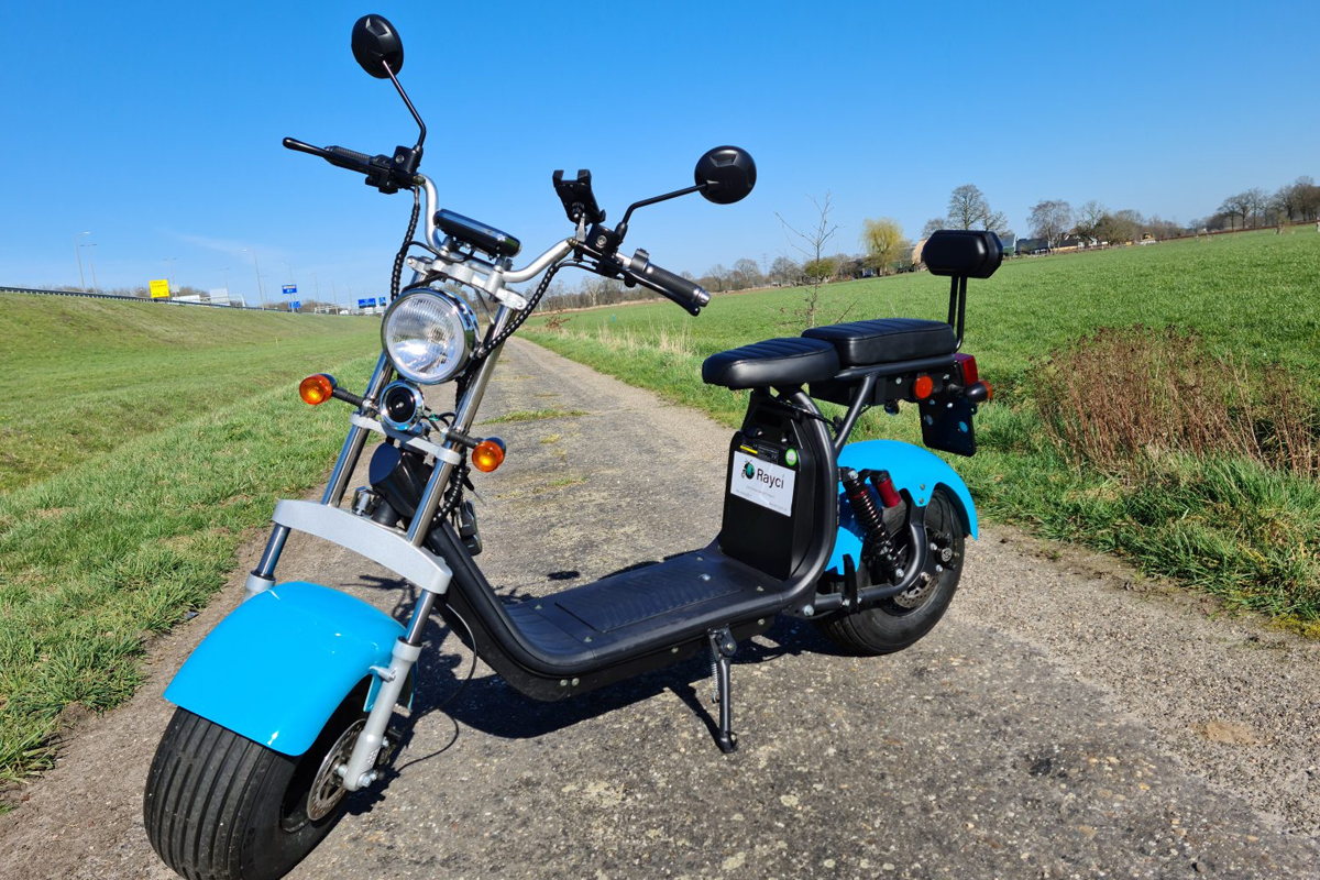 Huur 1, 2 of 3 uur een E-chopper van Rayci in de Veluwe