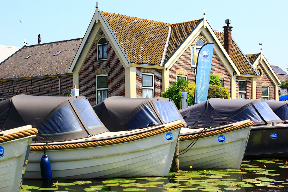 Huur een elektrische sloep van HappyWhale (keuze uit 18 locaties)