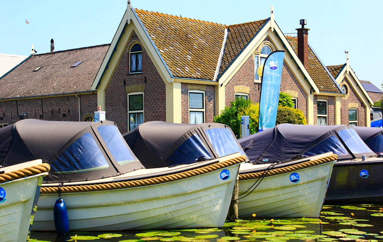 Huur een elektrische sloep van HappyWhale (keuze uit 18 locaties)