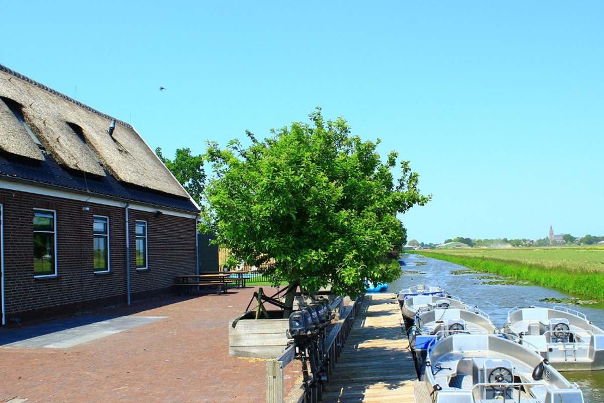 Huur een elektrische sloep van HappyWhale (keuze uit 18 locaties)