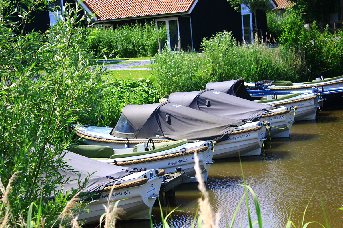 Huur een elektrische sloep van HappyWhale (keuze uit 18 locaties)