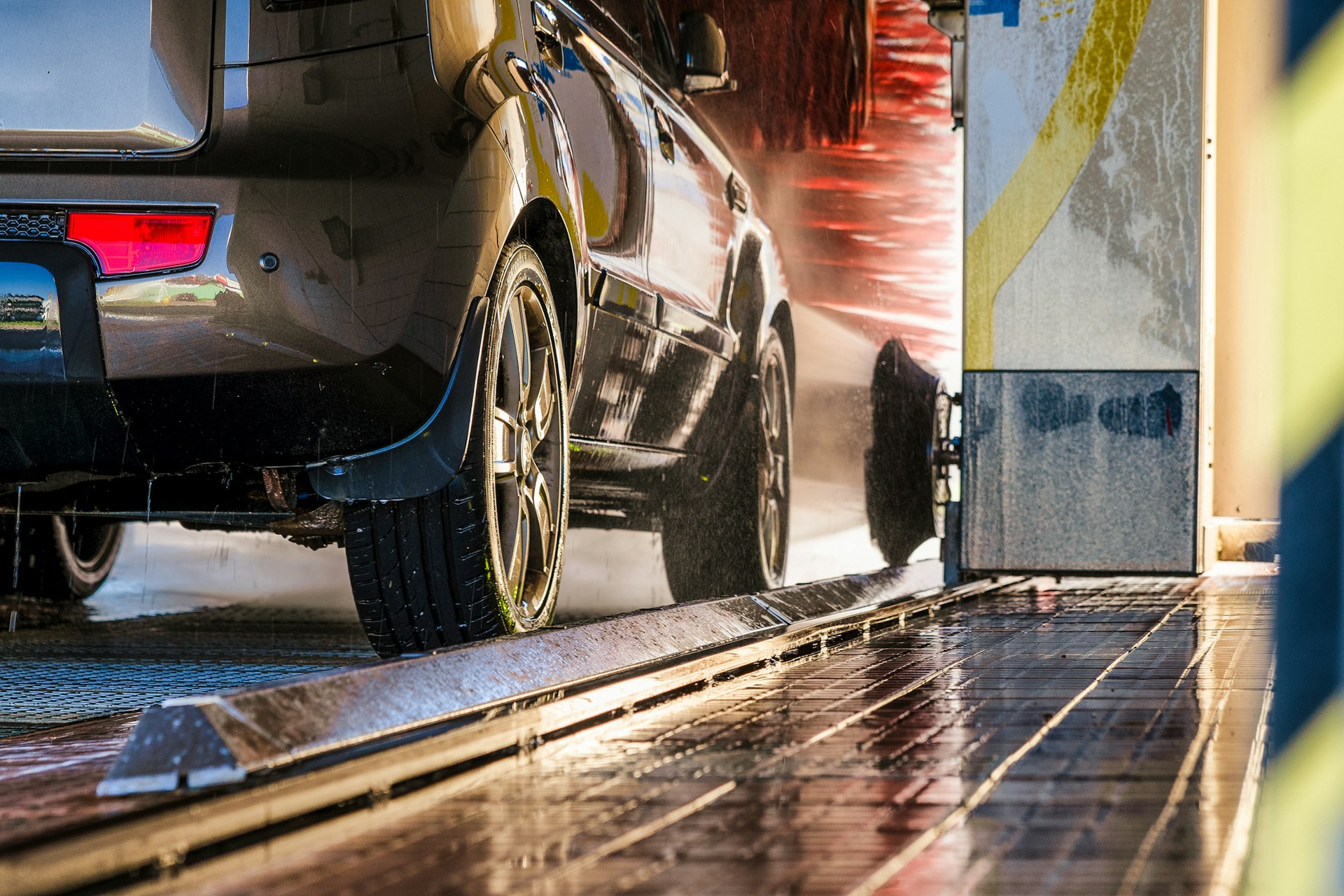ANAC Carwash Breda: alles voor een schone auto, van carwash tot interieur en wasboxen