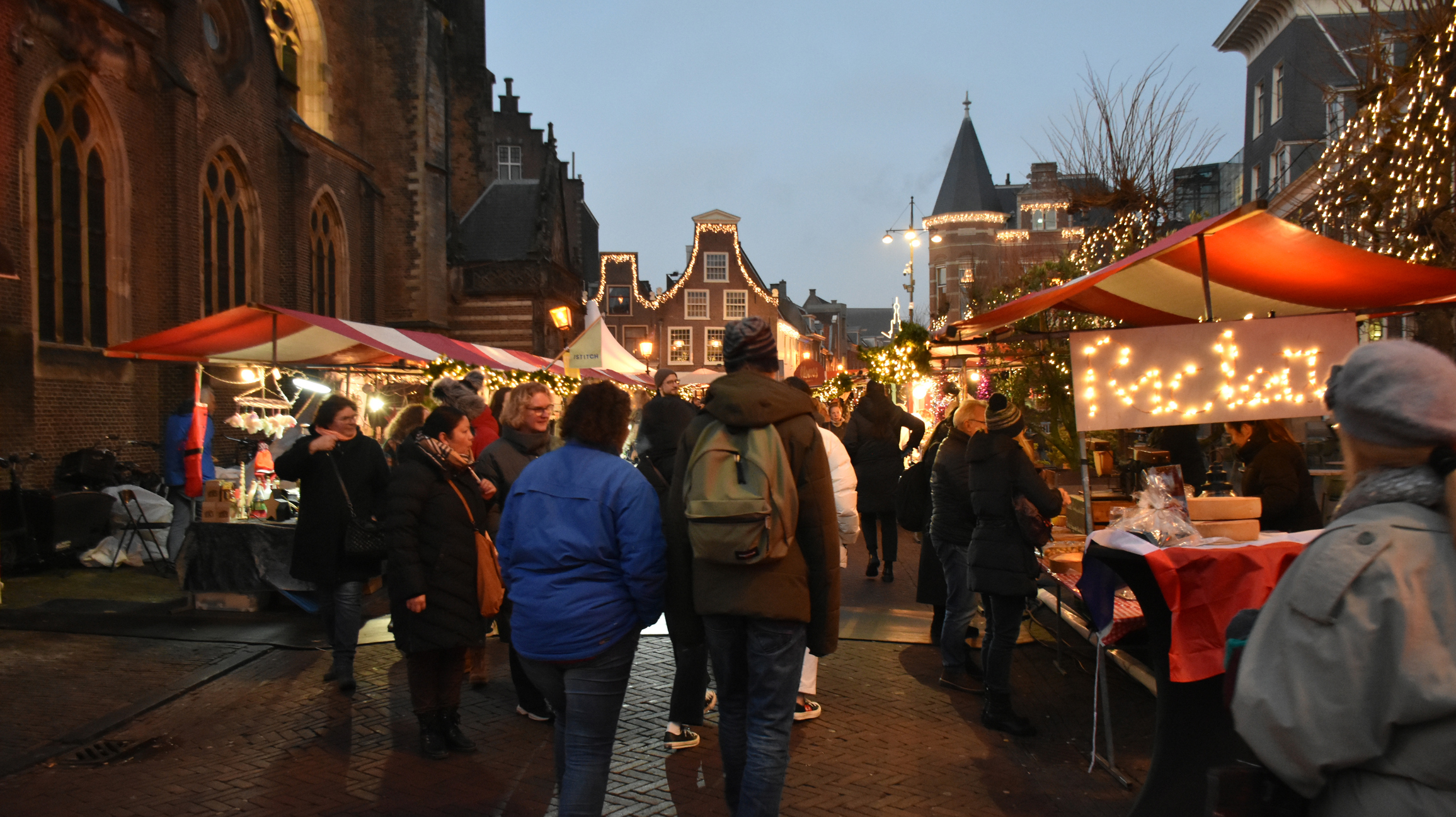 Kerstmarkten in Nederland: Magie, lichtjes en winterplezier