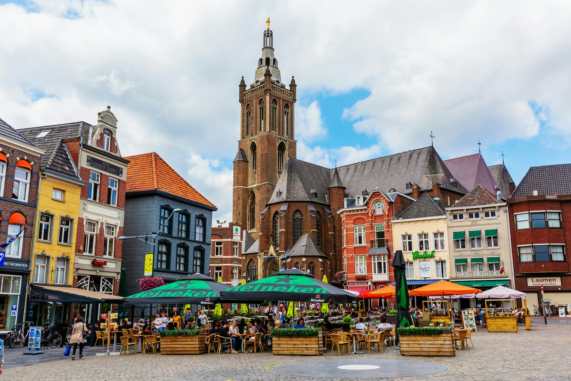 Wat te doen in Roermond: bezienswaardigheden, winkelen, eten & uitjes aan het water