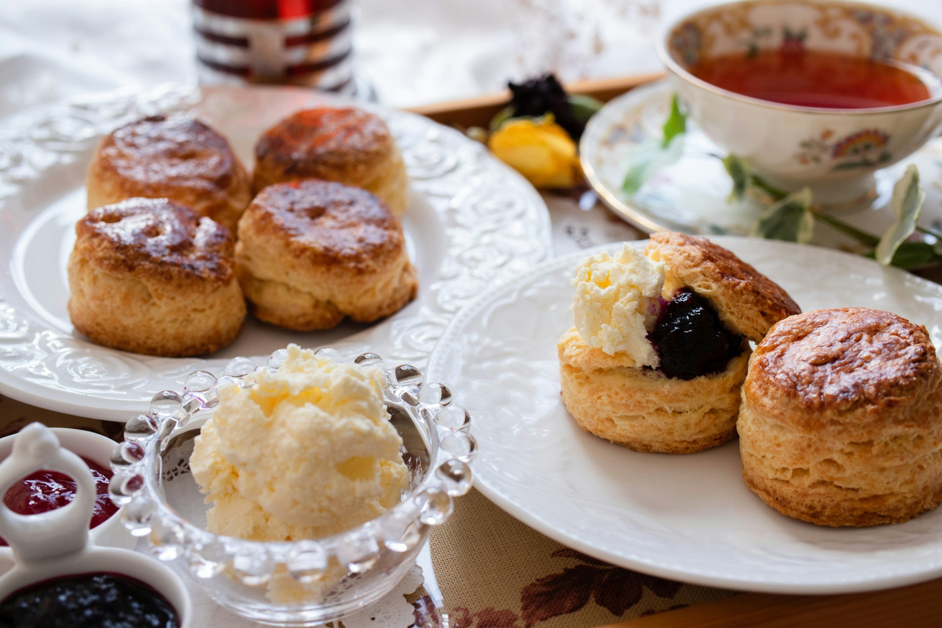 High Tea in Nederland: genieten van smaak, sfeer en gezelligheid