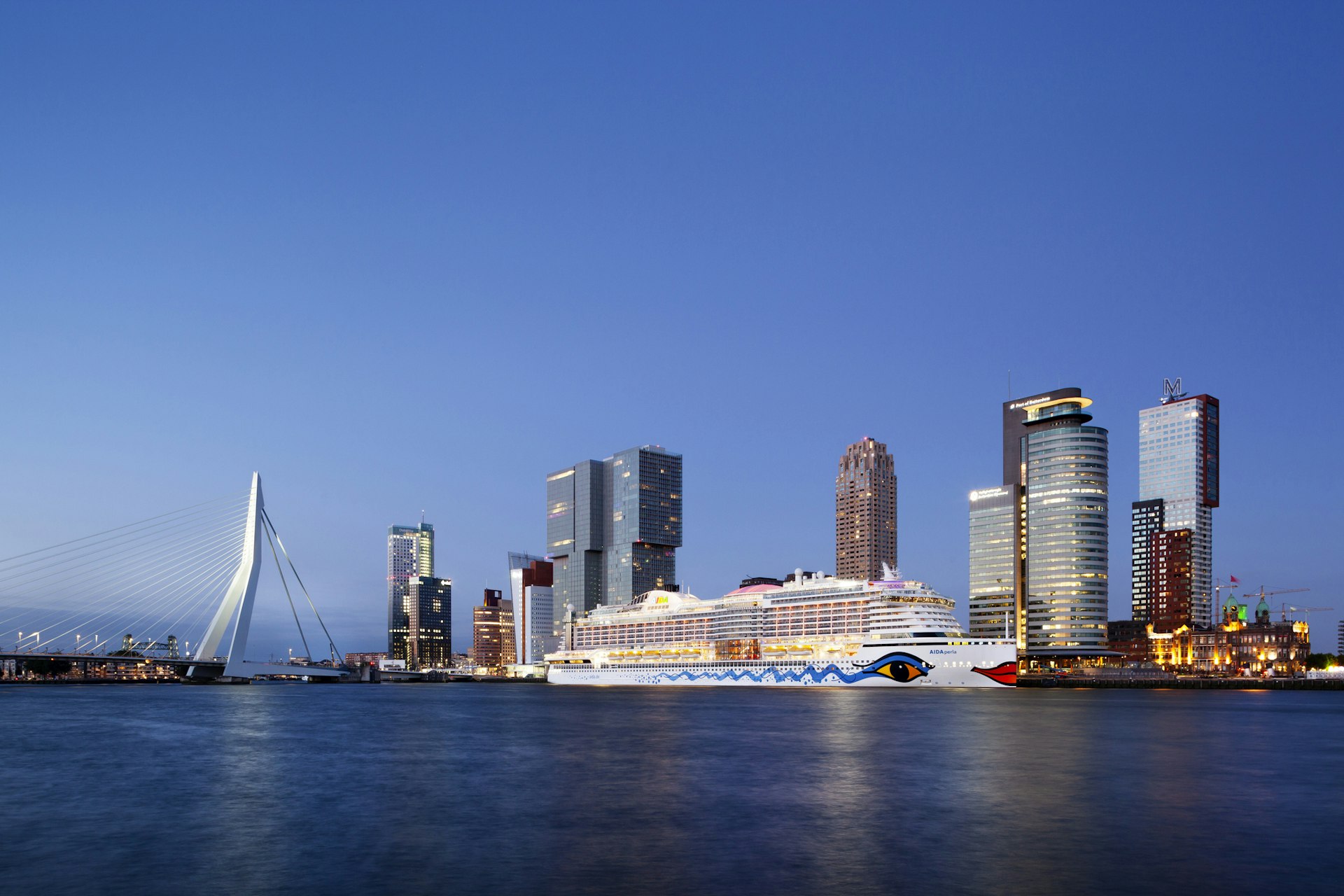 Rondvaart Rotterdam: de stad en haven vanaf het water beleven