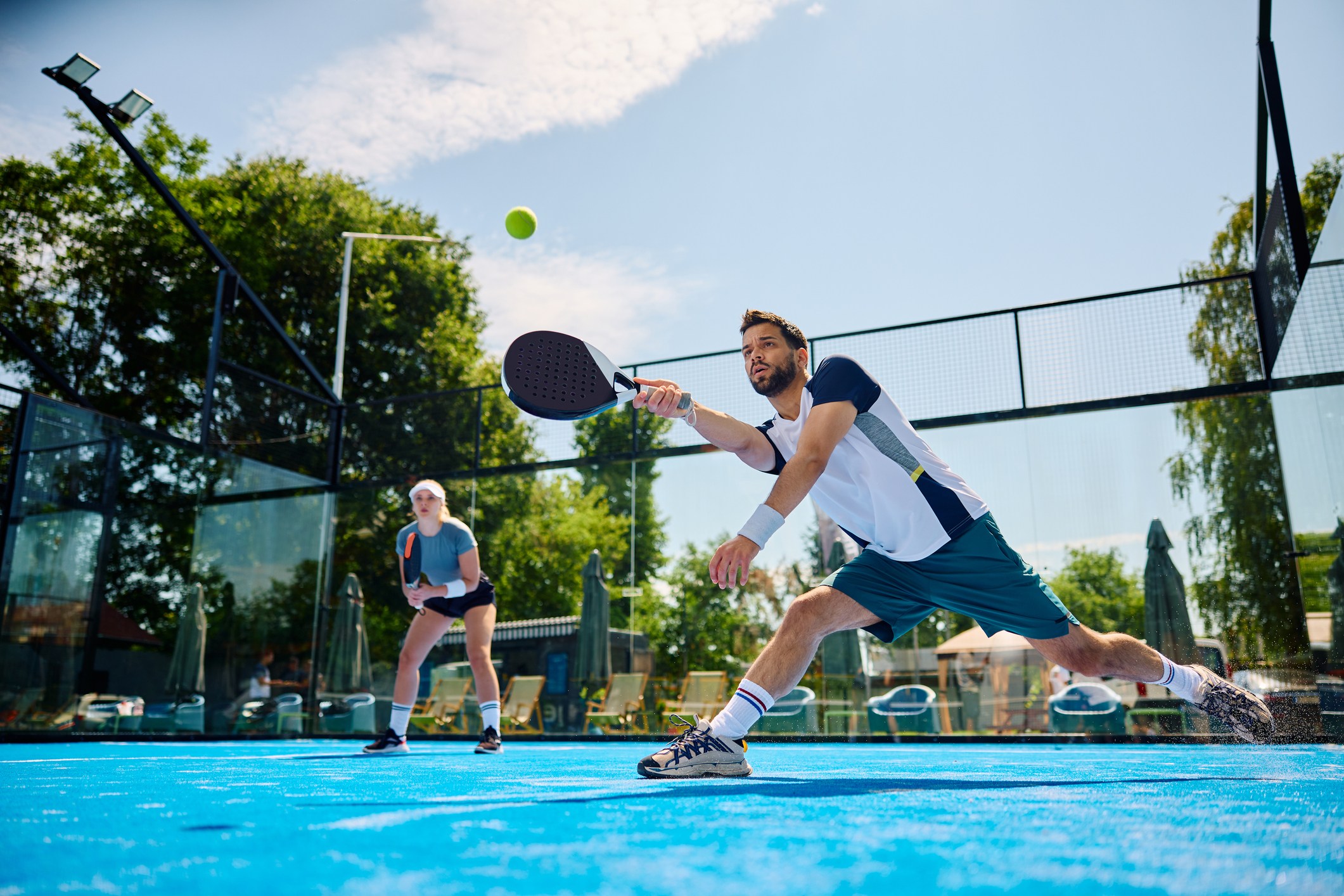 Waarom padel de nieuwe sporthype is die je niet wilt missen 