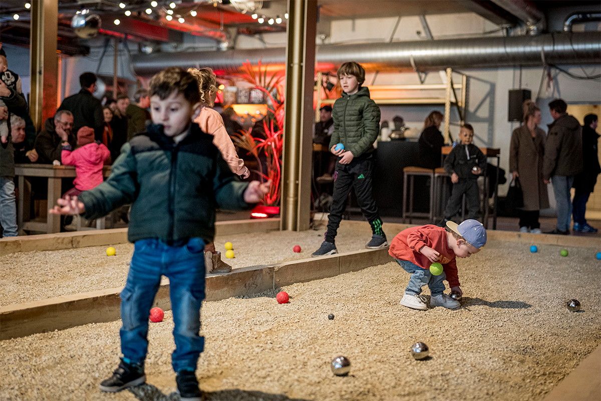 Jeu de boules + hamburger, friet & drankje bij Het Laadperron (4 personen)