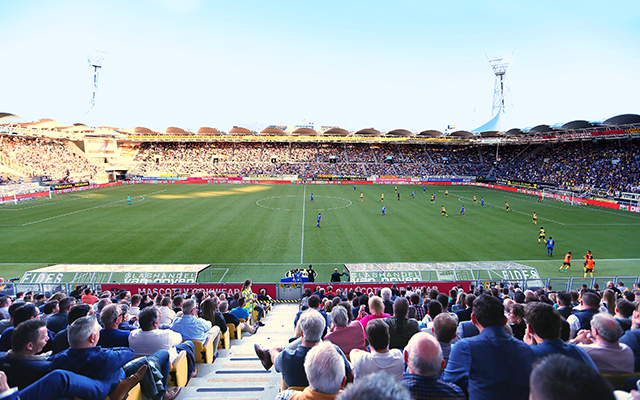 Juich mee tijdens een thuiswedstrijd van Roda JC! 