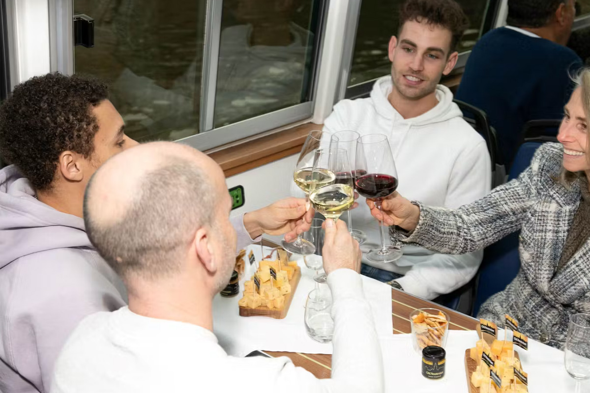 Avondrondvaart door Haarlem met een kaas- en wijnproeverij