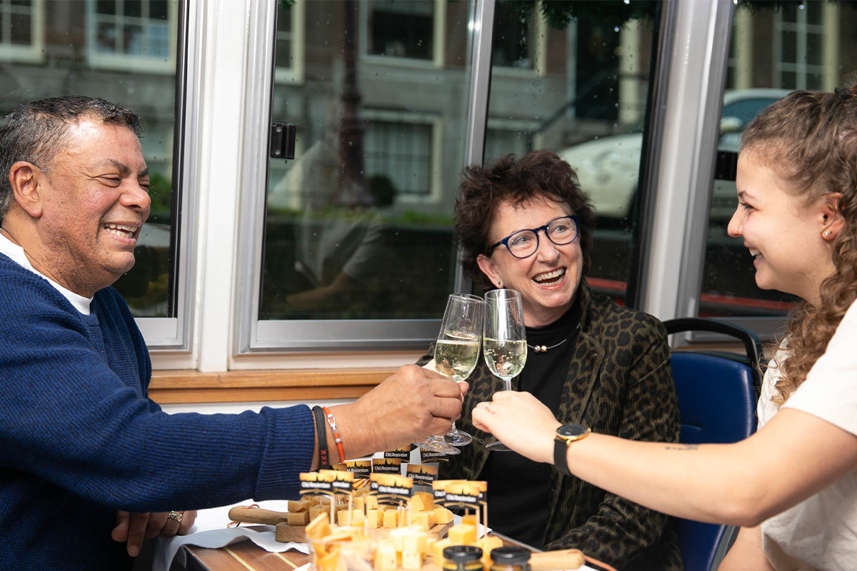 Avondrondvaart door Haarlem met een kaas- en wijnproeverij