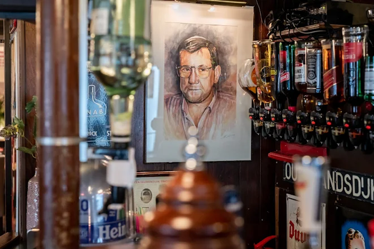 Kaasfondue + fles wijn bij Café Aad de Wolf