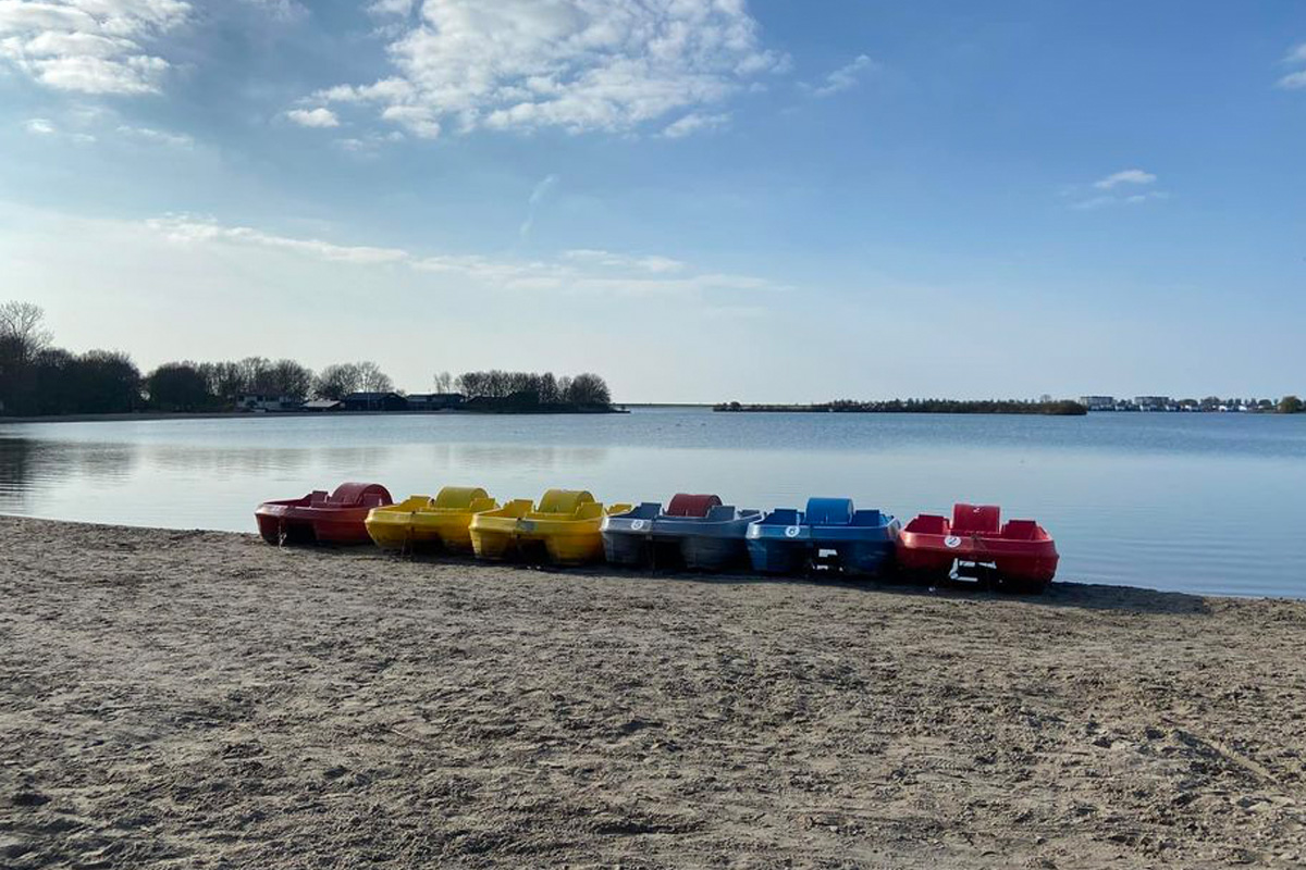 Kanoën of waterfietsen bij Toms Beach & Surf