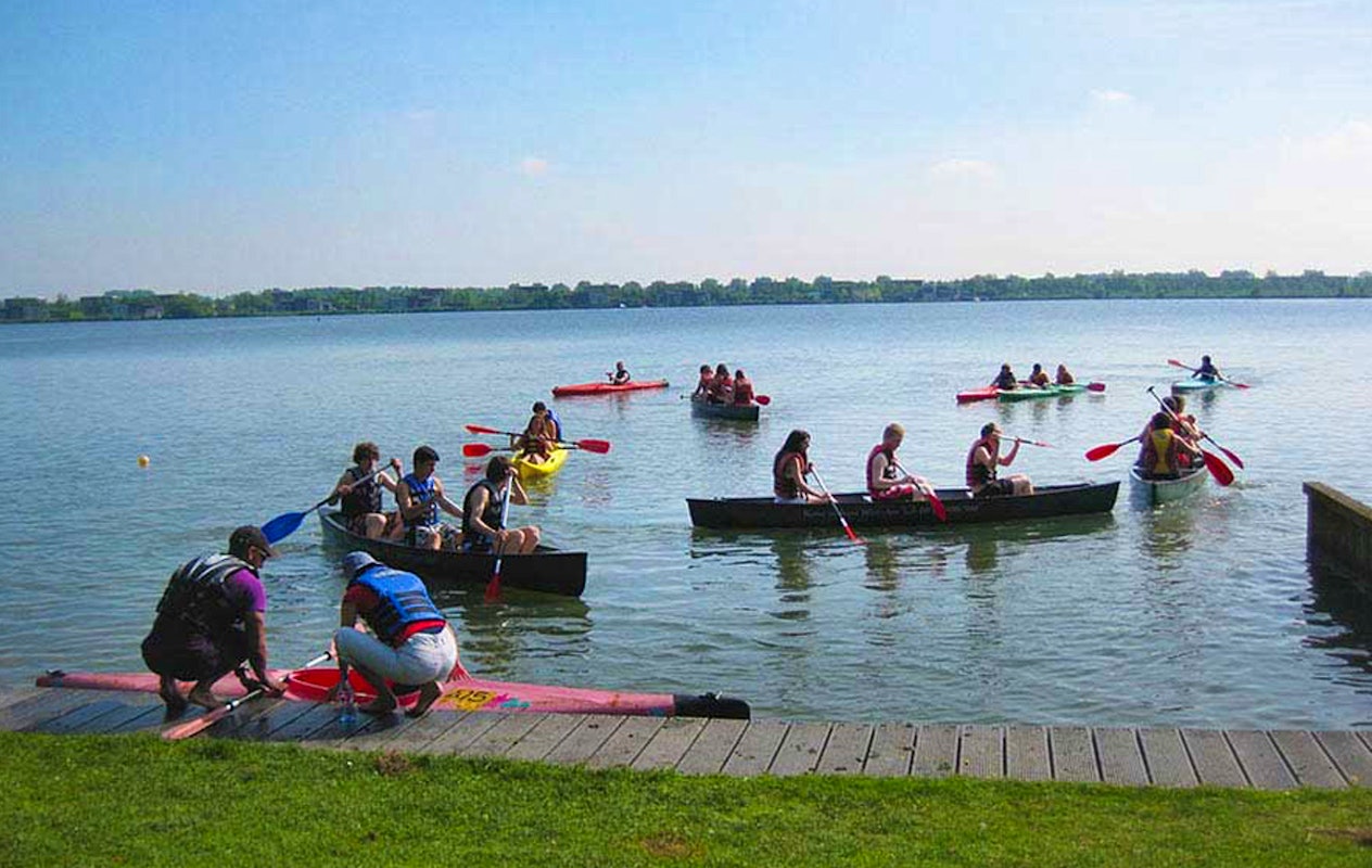 Kanoën of waterfietsen bij Toms Beach & Surf