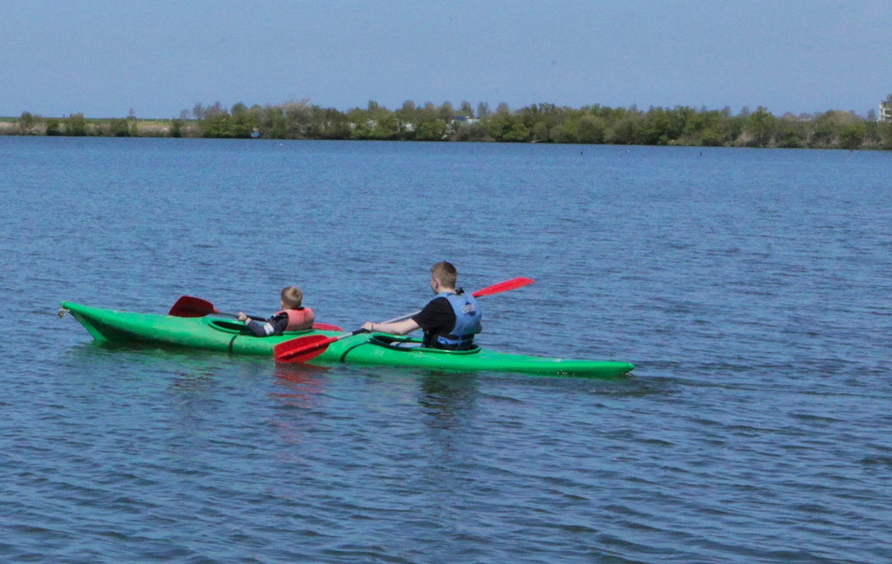 Kanoën of waterfietsen bij Toms Beach & Surf