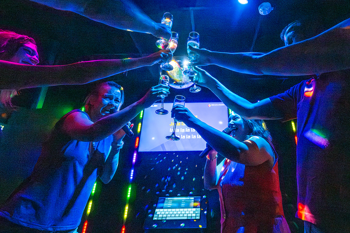 Karaoke + fles bubbels en nacho’s bij Bub entertainment (vanaf 4 personen)