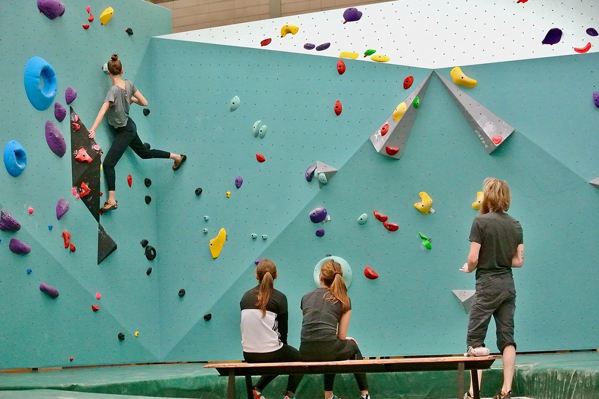 Kennismakingsles boulderen + vrij boulderen + tosti en drankje
