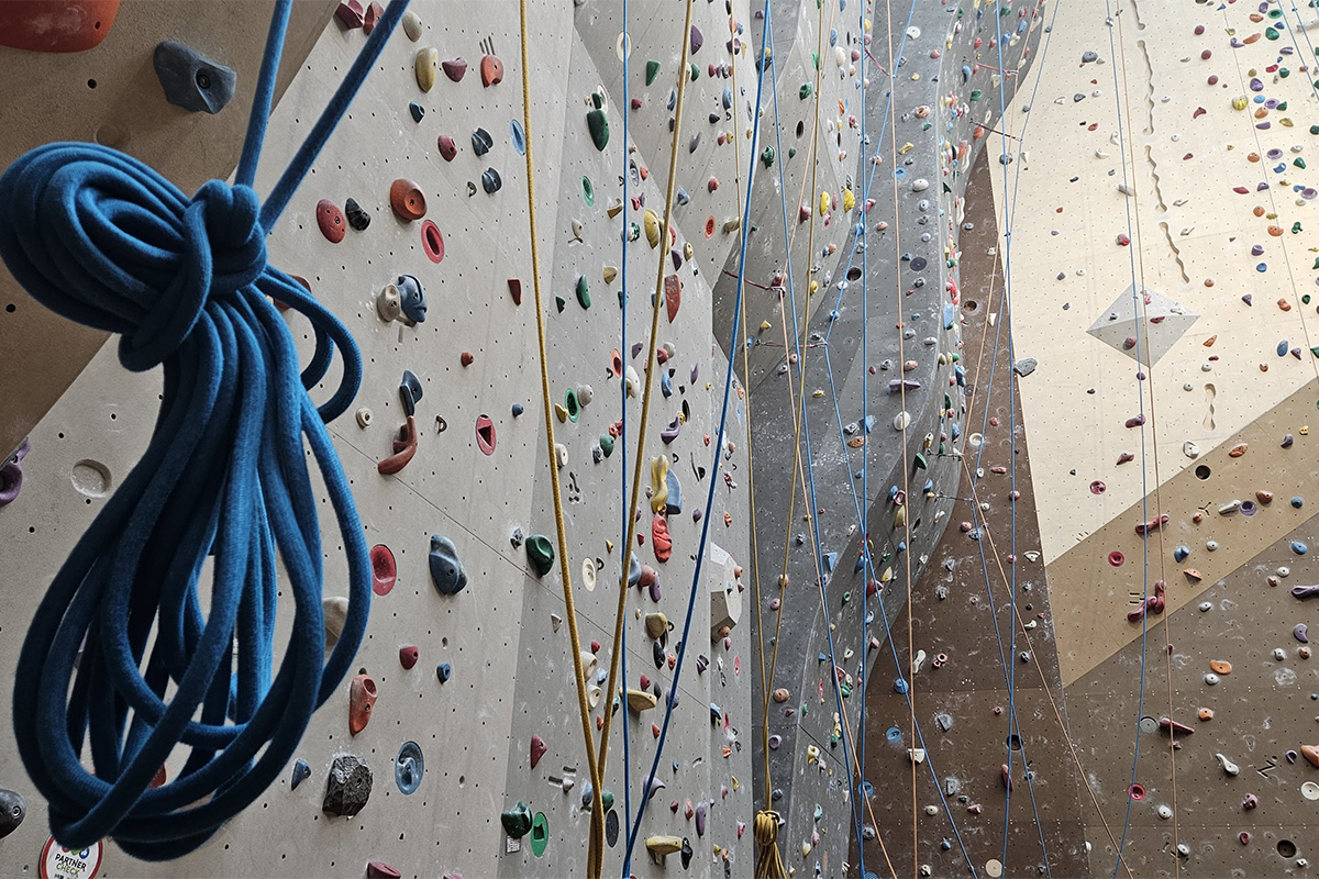 2 uur klimmen & boulderen + schoenen + gordel bij De Broekerberg