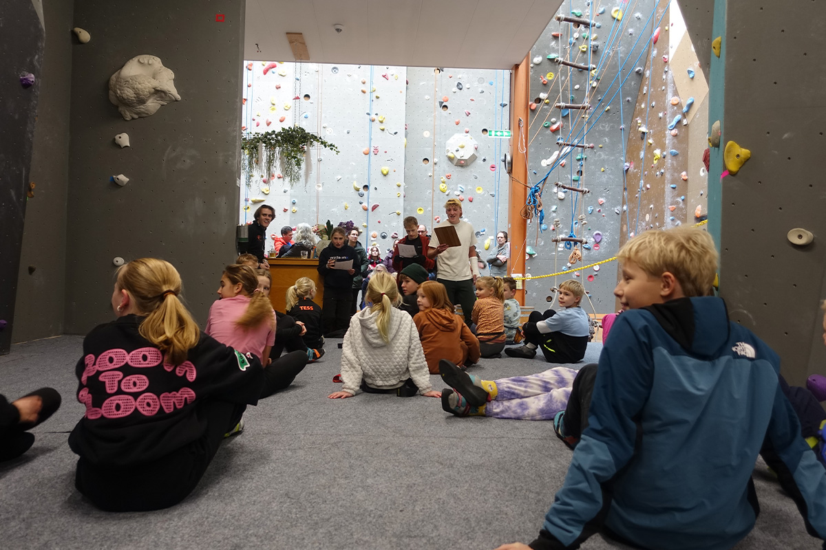 2 uur klimmen & boulderen + schoenen + gordel bij De Broekerberg