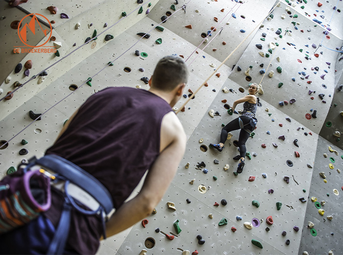 2 uur klimmen & boulderen + schoenen + gordel bij De Broekerberg