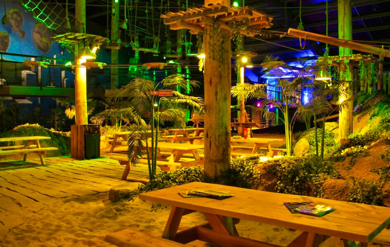 1,5 uur klimmen in het Coronel Adventure Indoor Klimbos