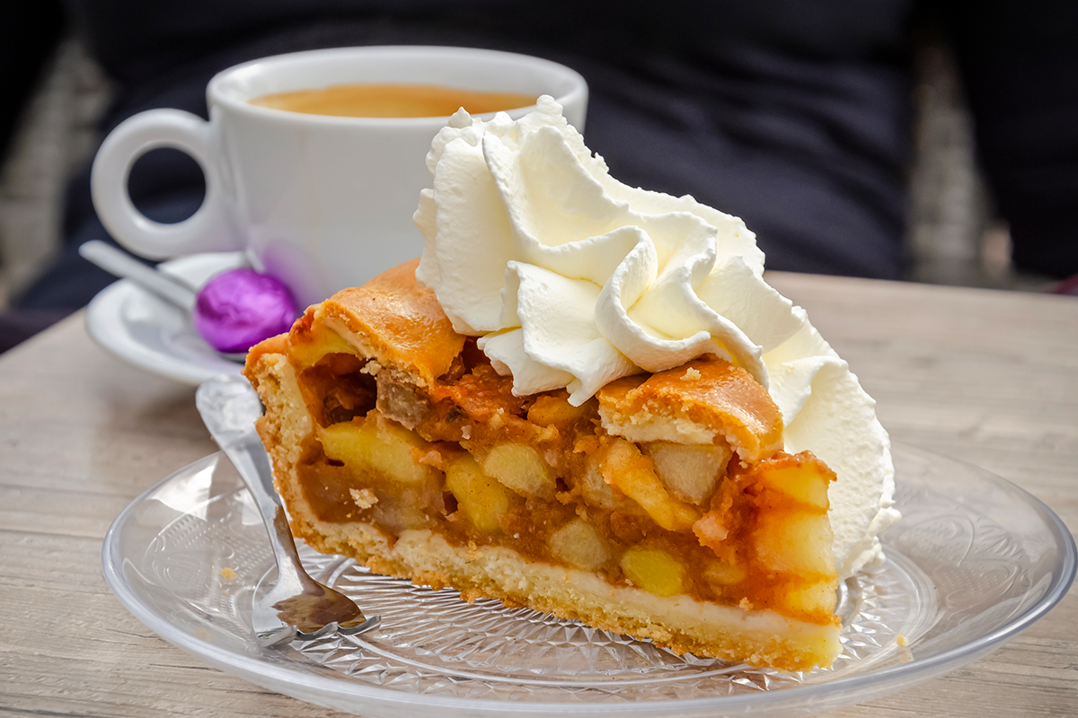 Koffie/thee + appeltaart bij Dorpshuis de Dregt