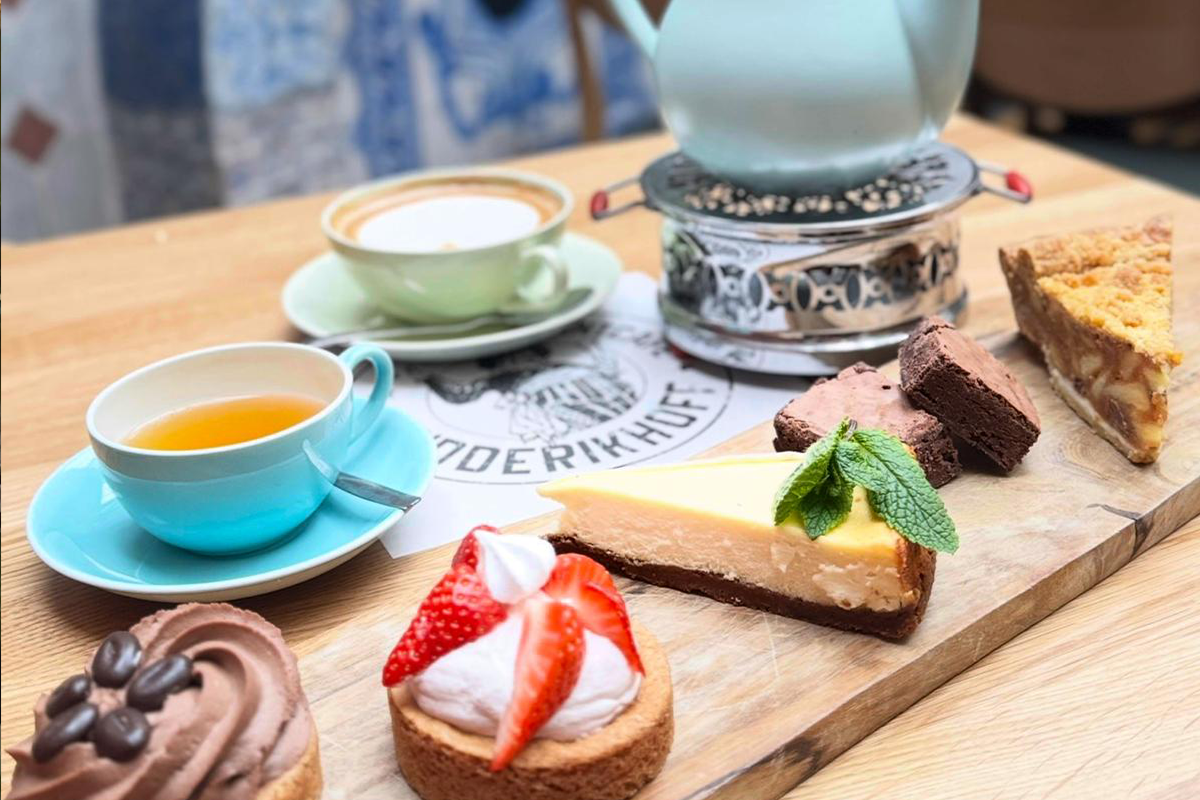 Koffie of thee + gebak naar keuze bij Ridderikhoff