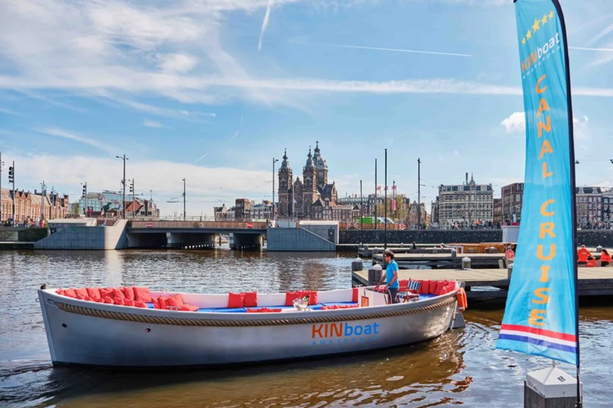 Koningsdag rondvaart Amsterdam (1,5 uur) incl. onbeperkt drinken