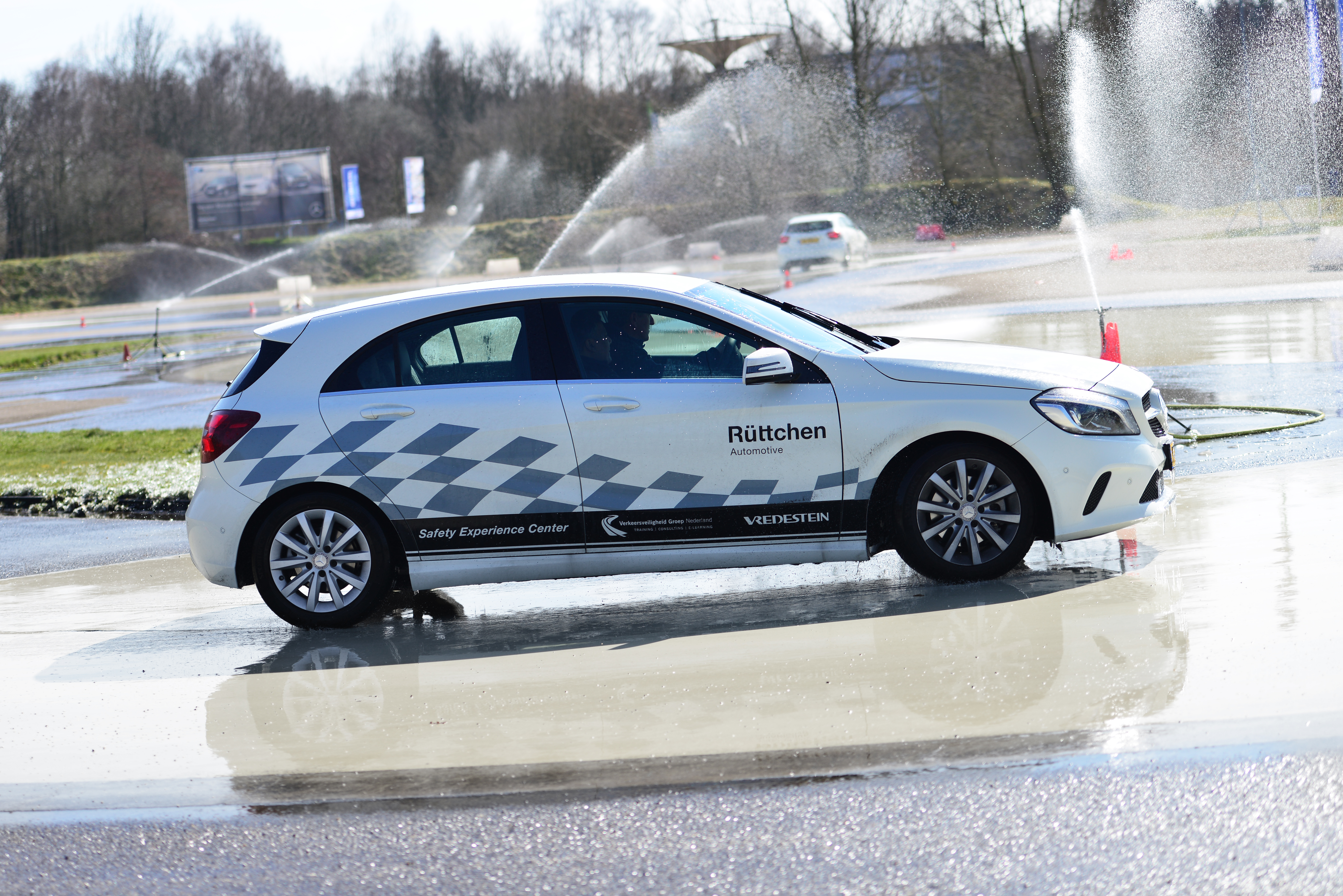 Leer je auto beheersen tijdens een 3 uur durende slipcursus! 