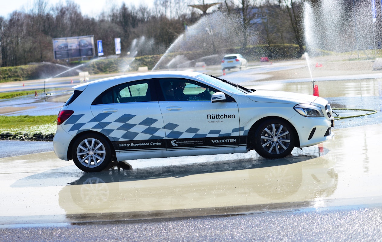 Leer je auto beheersen tijdens een 3 uur durende slipcursus!