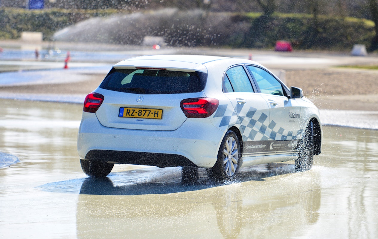 Leer je auto beheersen tijdens een 3 uur durende slipcursus!