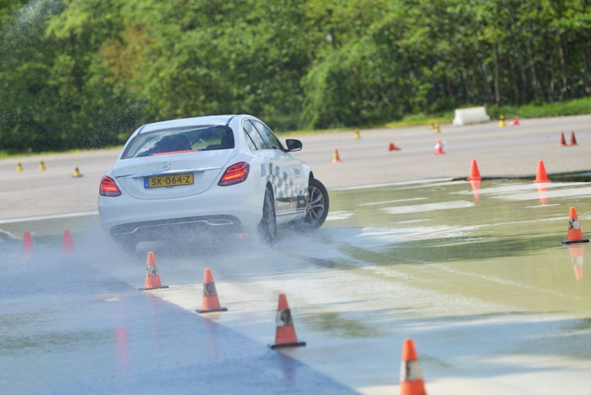 Leer je auto beheersen tijdens een 3 uur durende slipcursus! 