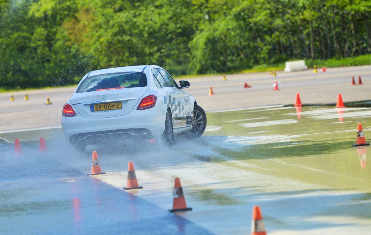 Leer je auto beheersen tijdens een 3 uur durende slipcursus!