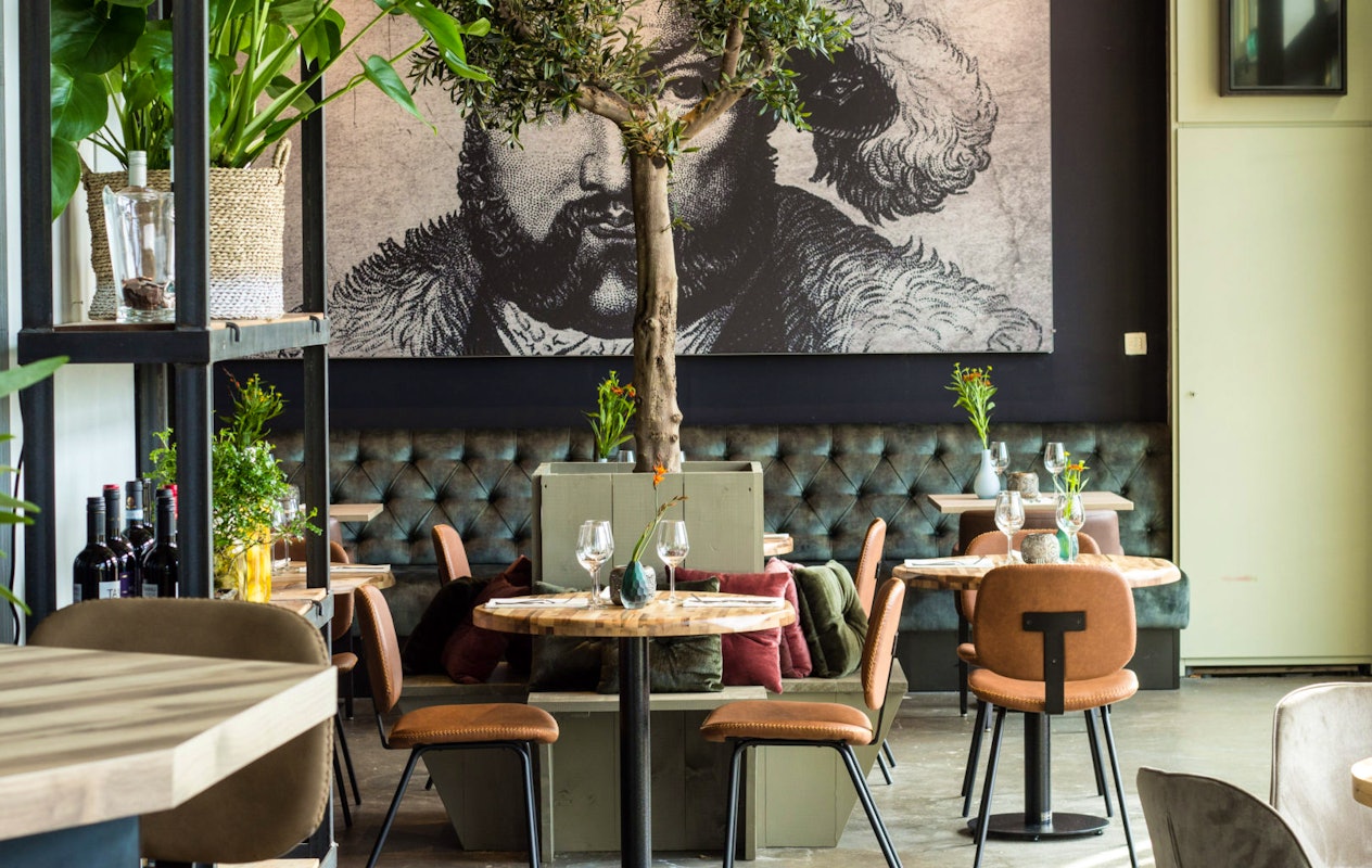 Halve kip + friet + salade op woensdag bij Dimitri's