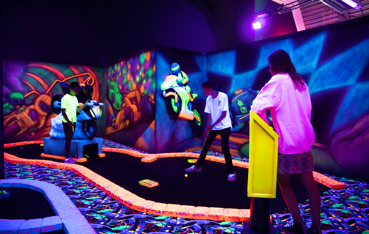 GlowGolf + eventueel lunch bij Plaza Sportz Assen