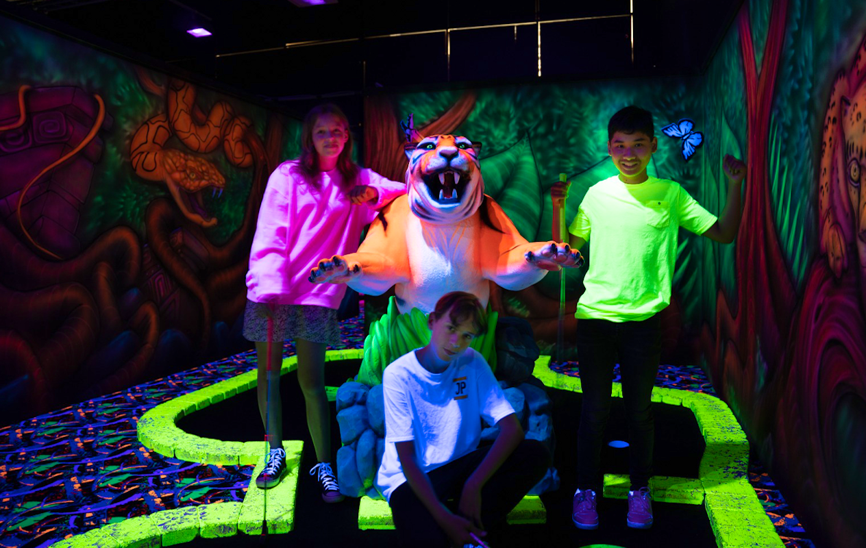 GlowGolf + eventueel lunch bij Plaza Sportz Assen
