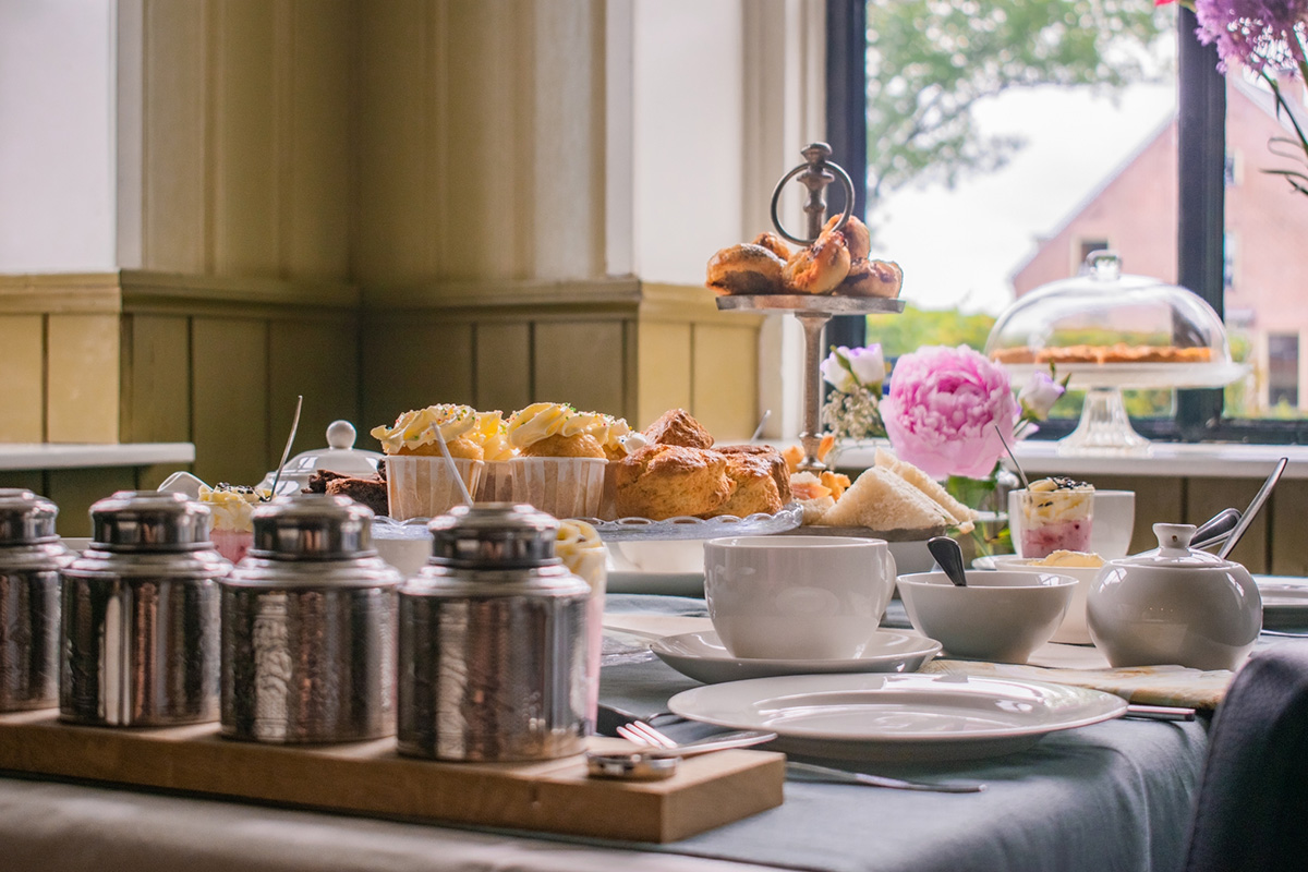 Luxe high tea bij Koffie en Theehuisje Aignwies