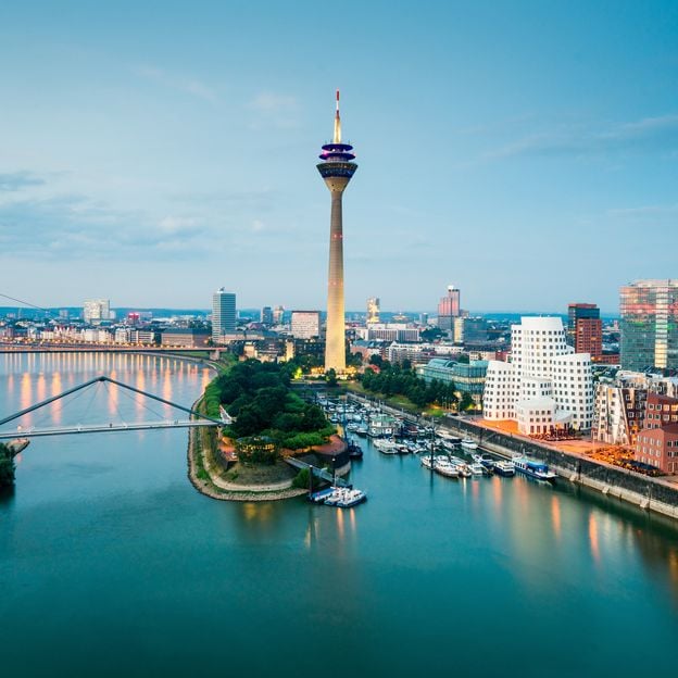 Geniet van de glinsterende Rijn en de skyline van Düsseldorf