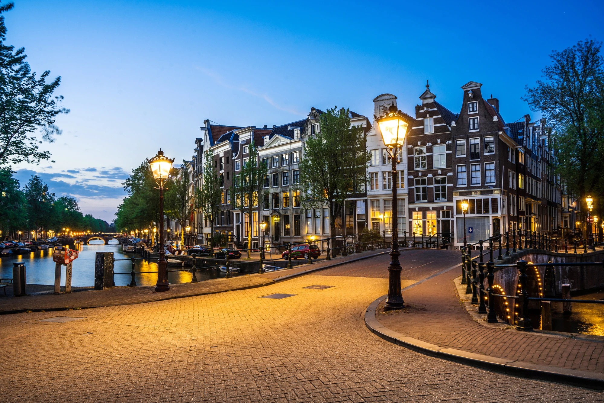 Verblijf in een luxe spa kamer met XL bubbelbad in hartje Amsterdam